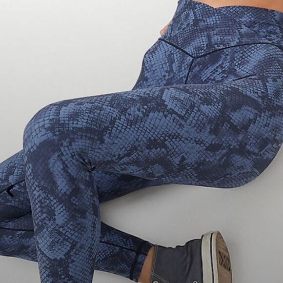 AEO Aerie Crossover Leggings Blue Snakeskin - Picture 1 of 6